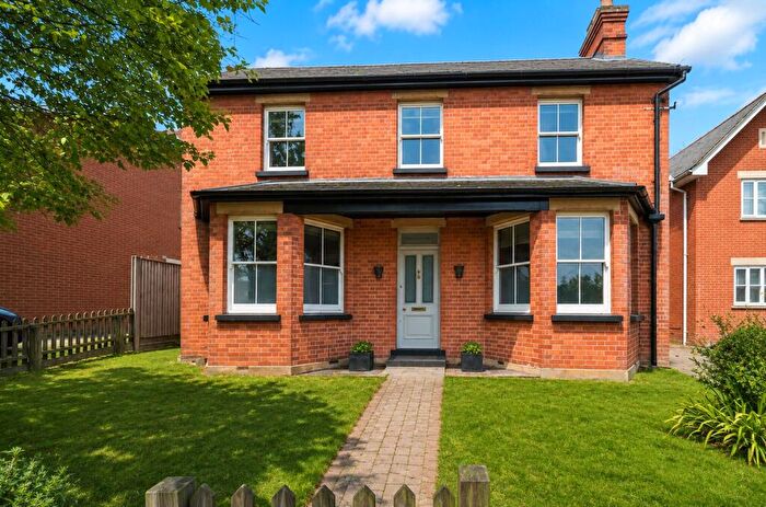3 Bedroom Detached House For Sale In Ship Lane, Farnborough, Hampshire, GU14