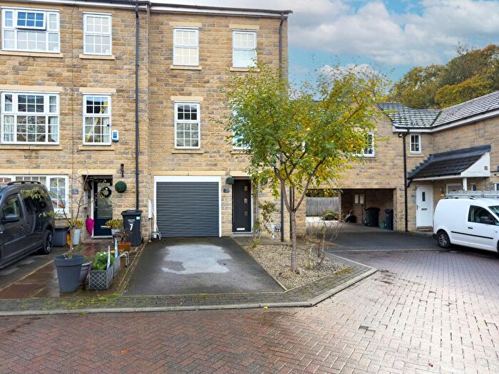3 Bedroom Town House For Sale In Broadacres, Bailiff Bridge, HD6