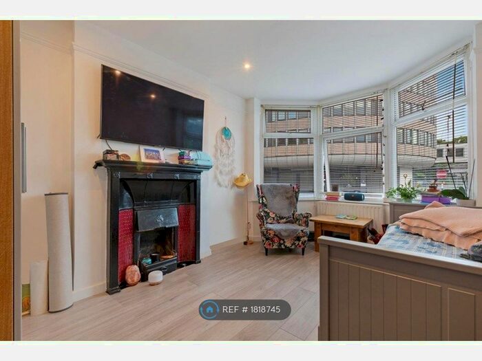 2 Bedroom Flat To Rent In Ground Floor, Purley, CR8