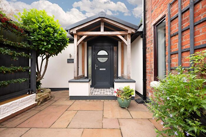 3 Bedroom Semi-Detached House For Sale In Hall Carr Lane, Longton, PR4