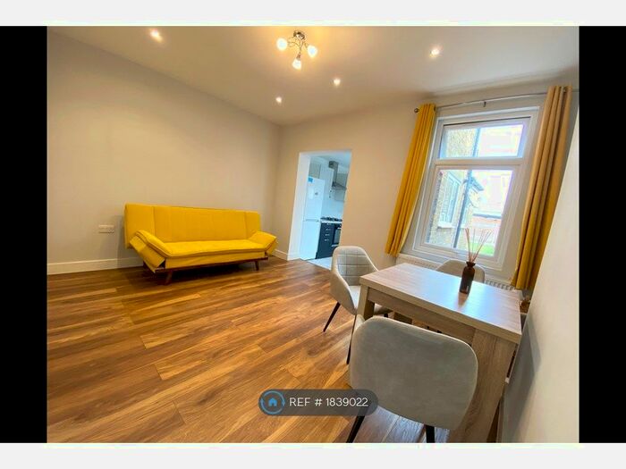 3 Bedroom End Of Terrace House To Rent In Jaffray Road, Bromley, BR2