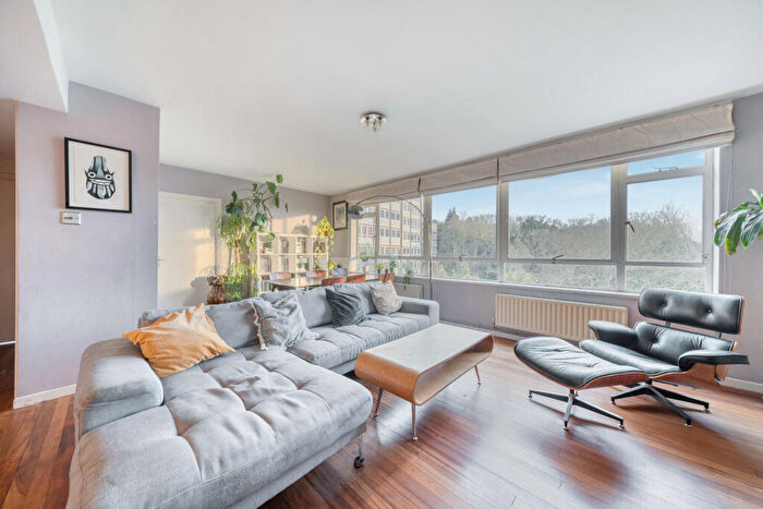 2 Bedroom Apartment For Sale In Lymer Avenue, London, SE19