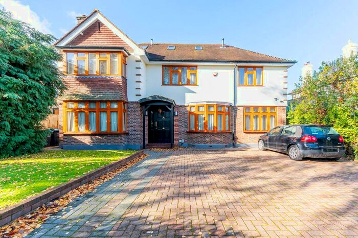 5 Bedroom Detached House To Rent In Castlemaine Avenue, South Croydon, CR2