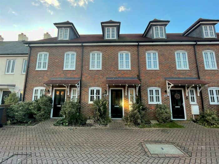 3 Bedroom House To Rent In Ollivers Chase, Goring-By-Sea, Worthing, BN12