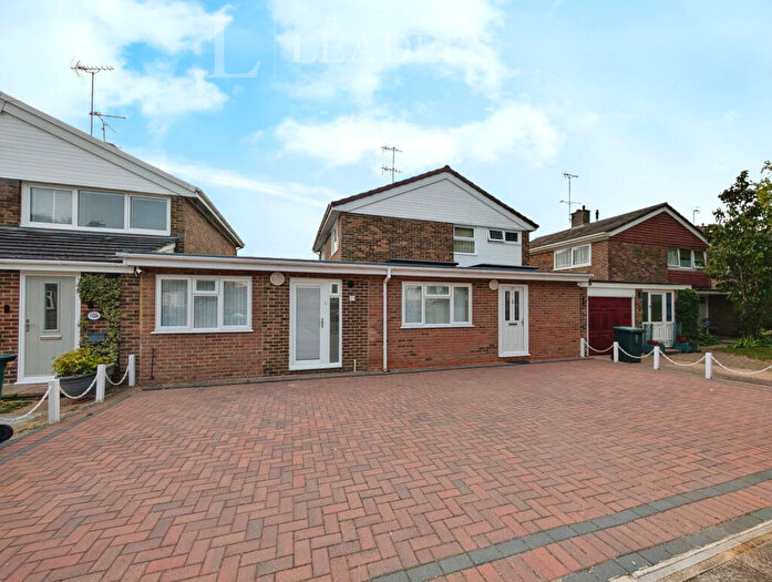 4 Bedroom Detached House To Rent In Ringwood Close, Southgate, RH10