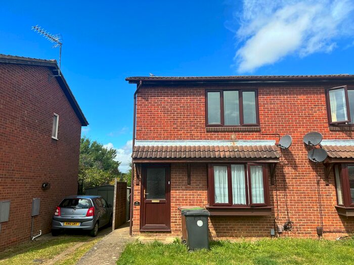 2 Bedroom Property To Rent In Coniston Close, Wellingborough, NN8