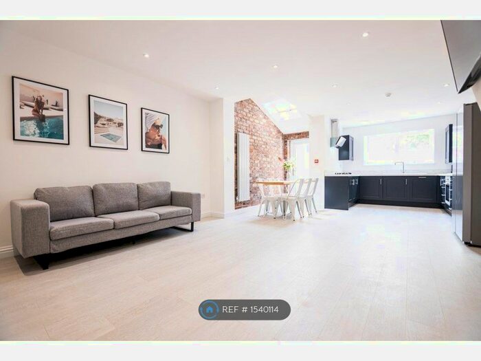 6 Bedroom Terraced House To Rent In Woodcroft Road, Liverpool, L15