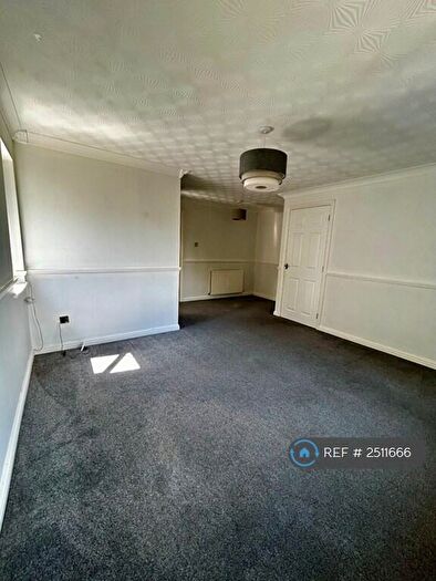2 Bedroom Flat To Rent In Farmhill Road, Leeds, LS27