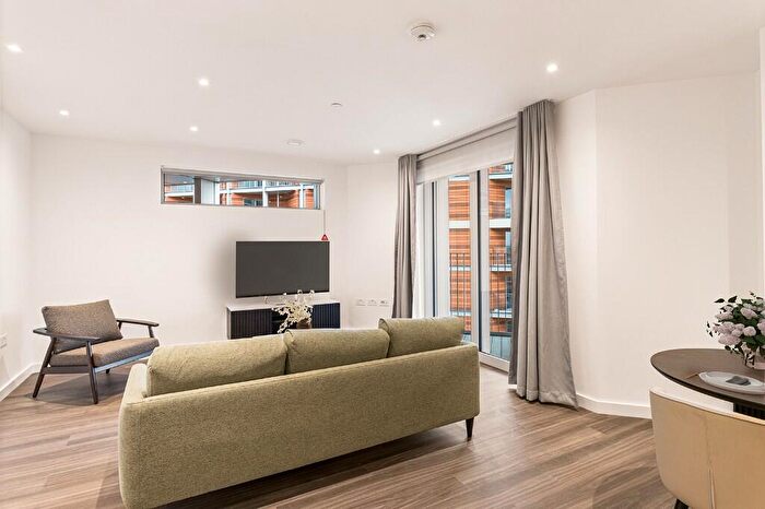 Studio To Rent In Nine Elms Lane, London, SW11