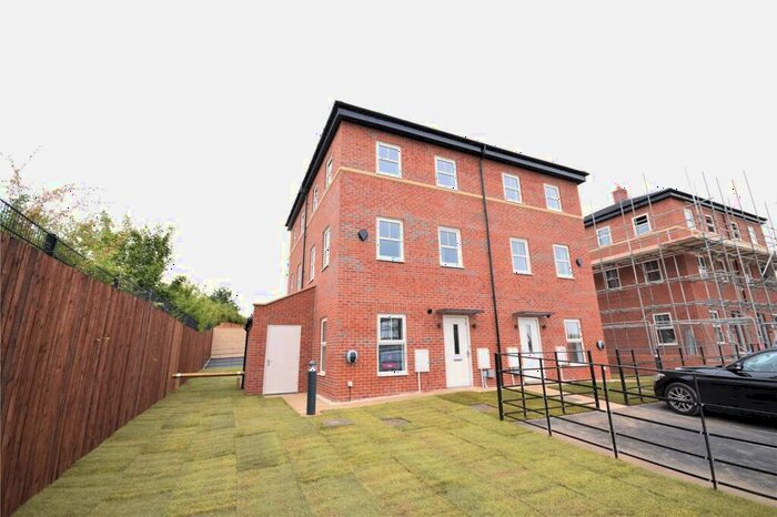 2 Bedroom Town House To Rent In Bolton Court, Leeds, West Yorkshire, LS14
