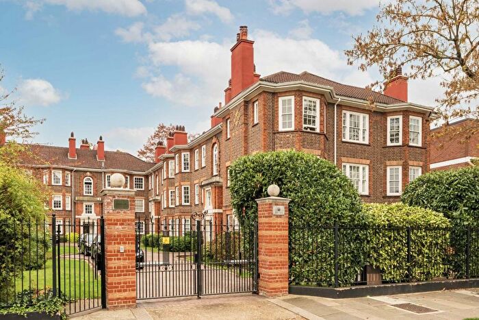2 Bedroom Flat For Sale In Bromyard Avenue, Acton, W3