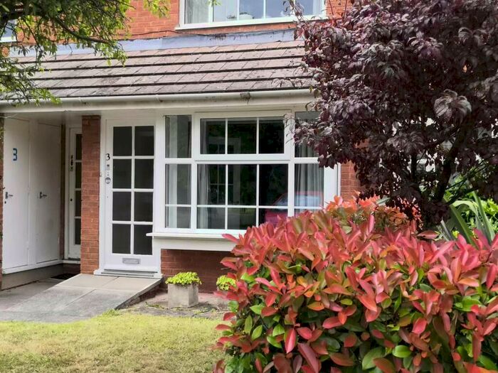 2 Bedroom Maisonette To Rent In Queens Court Stratford Upon Avon, CV37