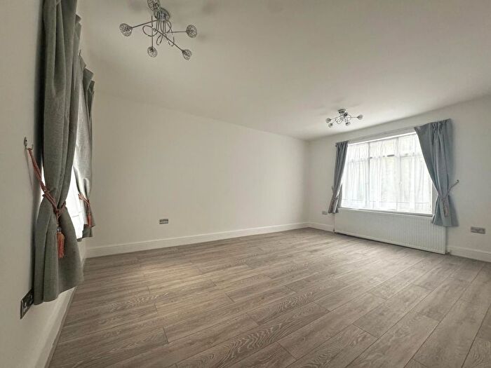 3 Bedroom Flat To Rent In Barking, IG11