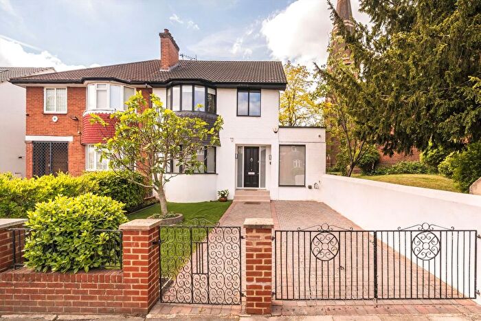 4 Bedroom Semi-Detached House For Sale In Friars Place Lane, Acton, W3