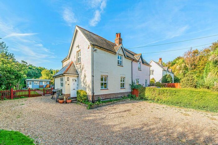 3 Bedroom Semi-Detached House For Sale In Green Lane, Runcton, Chichester, PO20
