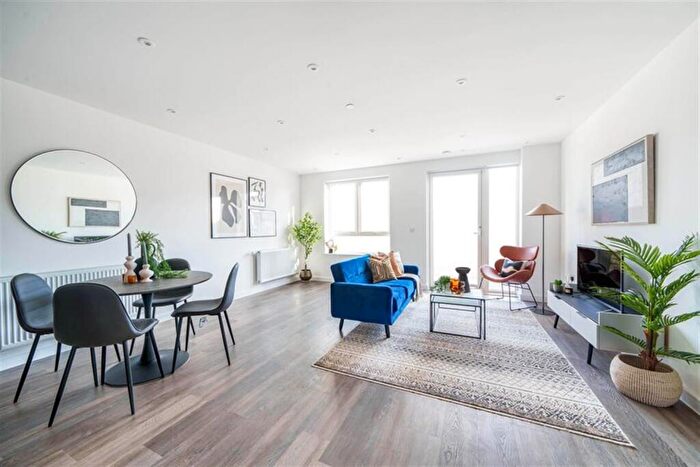 1 Bedroom Apartment To Rent In Bed, Th Floor, Moorhen, Pelican House In Fresh Wharf, IG11