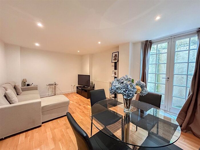 1 Bedroom Flat To Rent In Kensington Park Gardens, London, W11