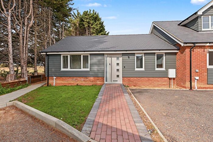 3 Bedroom House For Sale In Paddock Close, Pepperstock, Luton, LU1