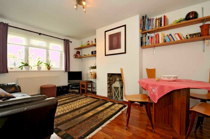 2 Bedroom Flat To Rent In Cambray Road, Balham, SW12
