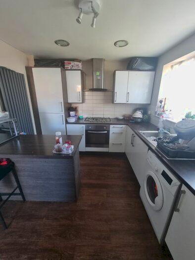 3 Bedroom Semi-Detached House To Rent In Bushgrove Road, Dagenham, RM8