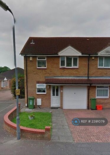 3 Bedroom End Of Terrace House To Rent In Pickwick Close, Laindon, Basildon, SS15