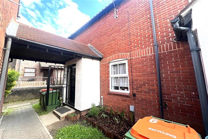 1 Bedroom Property To Rent In Teal Close, E16