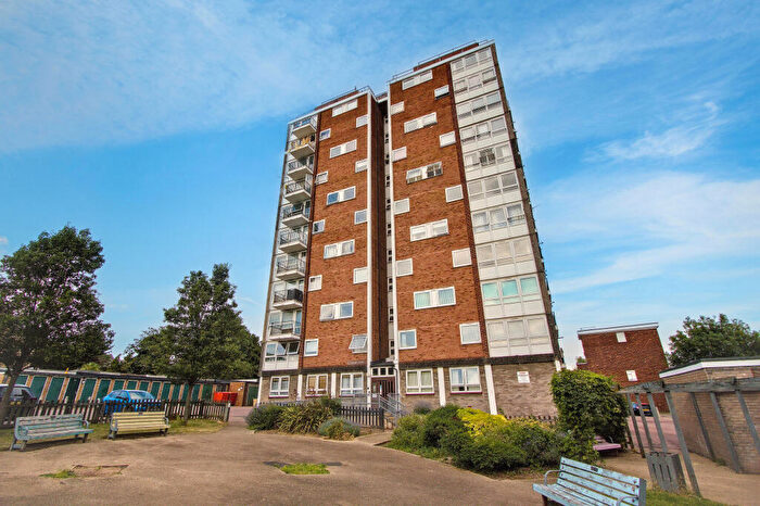 3 Bedroom Flat For Sale In Victor Court, Hornchurch, RM12