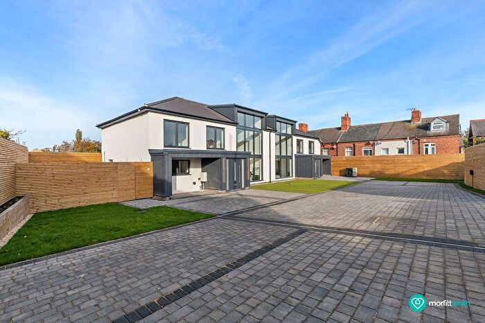 3 Bedroom Semi Detached House For Sale In The Close, Dinnington, S25