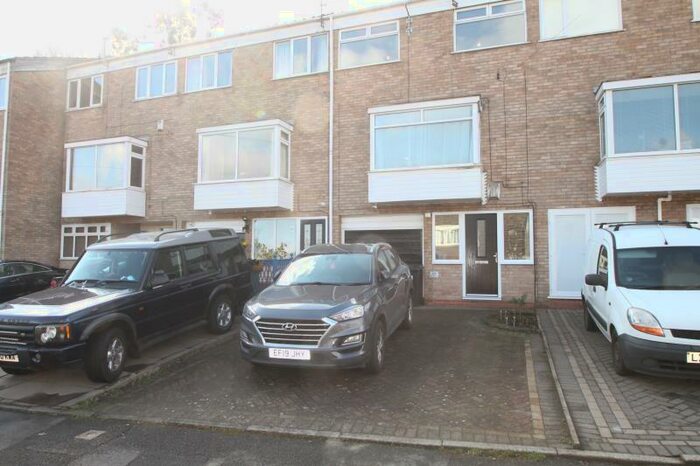 3 Bedroom Town House To Rent In Whitestone Road, Halesowen, West Midlands, B63