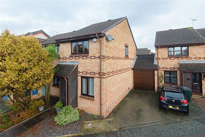 2 Bedroom Semi Detached House For Sale In Humber Road, Dartford, Kent, DA1