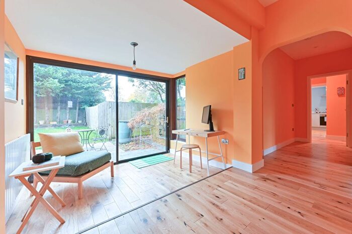 3 Bedroom Maisonette To Rent In Ryecroft Road, Streatham Common, London, SW16