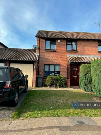 3 Bedroom Semi-Detached House To Rent In Bonington Chase, Chelmsford, CM1