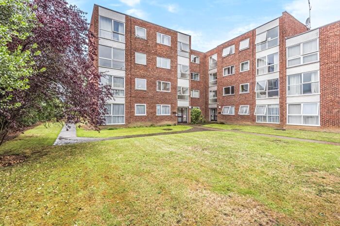 1 Bedroom Flat To Rent In Staines Road West, Sunbury-On-Thames, TW16