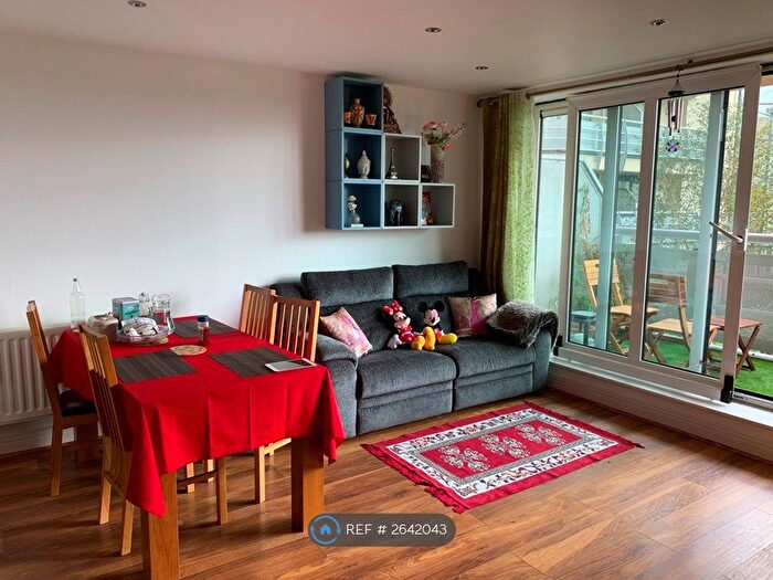 2 Bedroom Flat To Rent In Wards Wharf Approach, London, E16