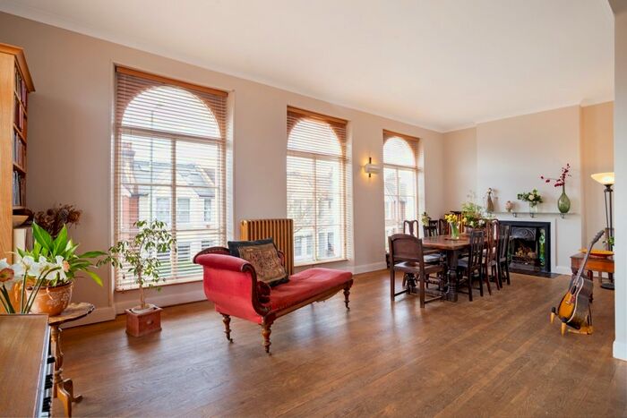 4 Bedroom Flat To Rent In Eleanor Grove, London, SW13