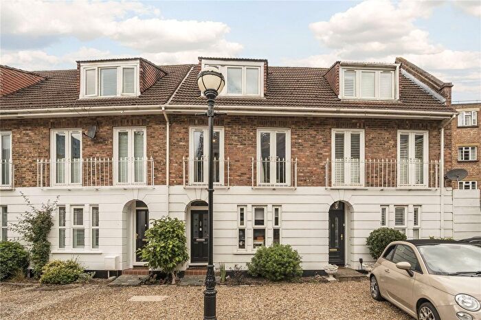 3 Bedroom Terraced House For Sale In Robinscroft Mews, Greenwich, SE10