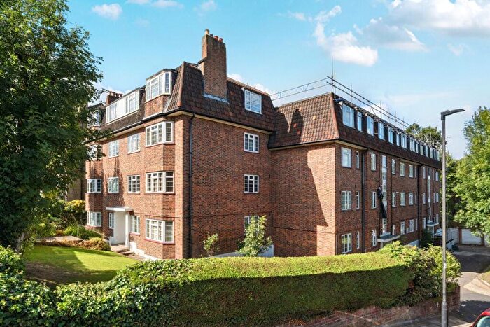2 Bedroom Flat For Sale In Victoria Crescent, Crystal Palace, London, SE19
