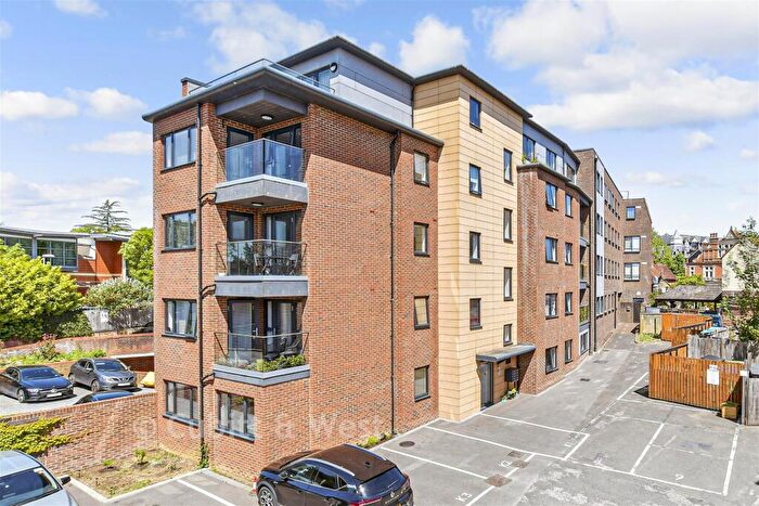 1 Bedroom Apartment For Sale In Bridge Street, Leatherhead, Surrey, KT22