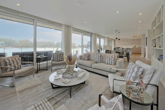 6 Bedroom Flat To Rent In Newfound Causeway, Coln Waters, GL7