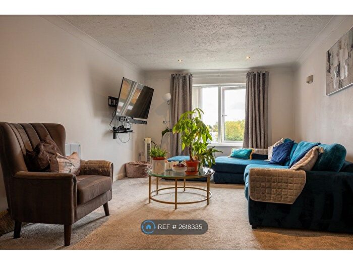 2 Bedroom Flat To Rent In Cobham Gate, Cobham, KT11