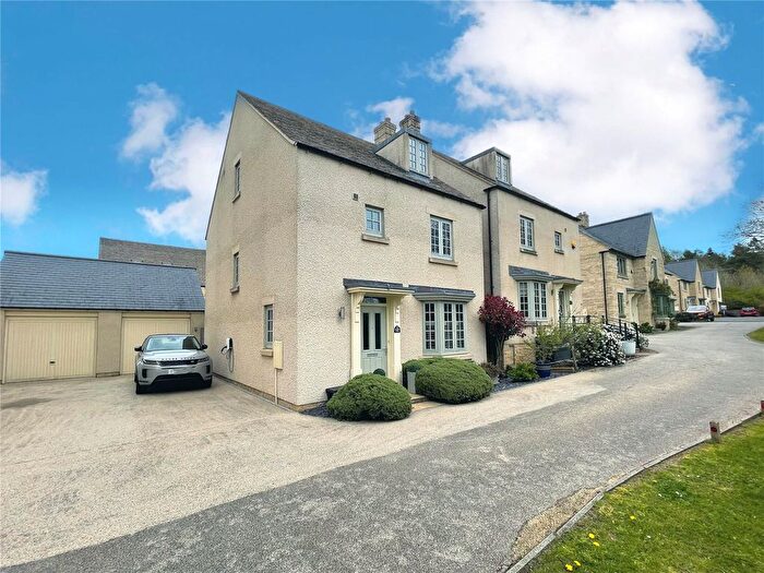 4 Bedroom Detached House For Sale In Clappen Close, Cirencester, Gloucestershire, GL7