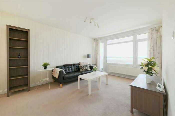 2 Bedroom Apartment To Rent In Farnborough House, Roehampton, SW15