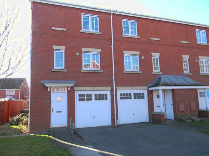 3 Bedroom Town House To Rent In The Willows, Hull, HU7