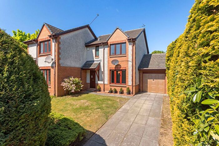 3 Bedroom Semi-Detached House For Sale In Willow Grove, Craigshill, Livingston, EH54