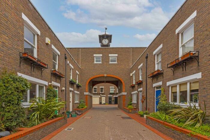 3 Bedroom House To Rent In Clock Tower Mews, Islington, N1