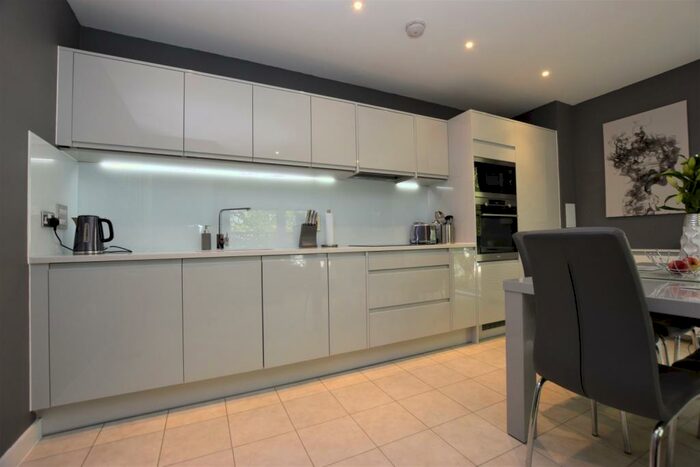 1 Bedroom Flat To Rent In Lomond Grove London, SE5