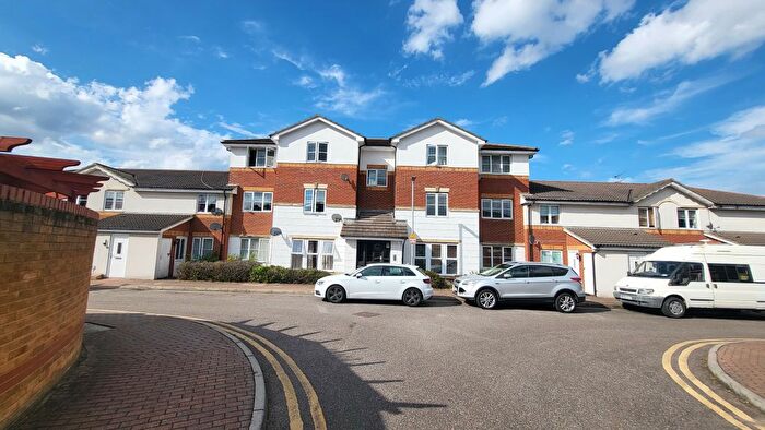 2 Bedroom Flat To Rent In Windsor Court, Gillingham, Kent, ME7