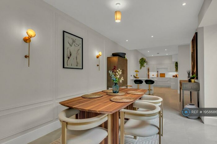 3 Bedroom Flat To Rent In Alexandra Park Road, London, N22