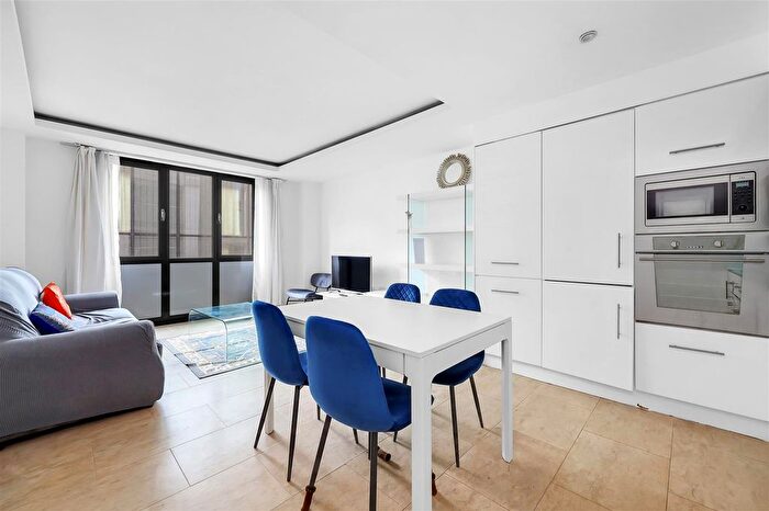 2 Bedroom Flat To Rent In Leman Street, London, E1