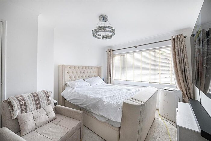 3 Bedroom Semi-Detached House For Sale In Wroxham Way, Harpenden, AL5